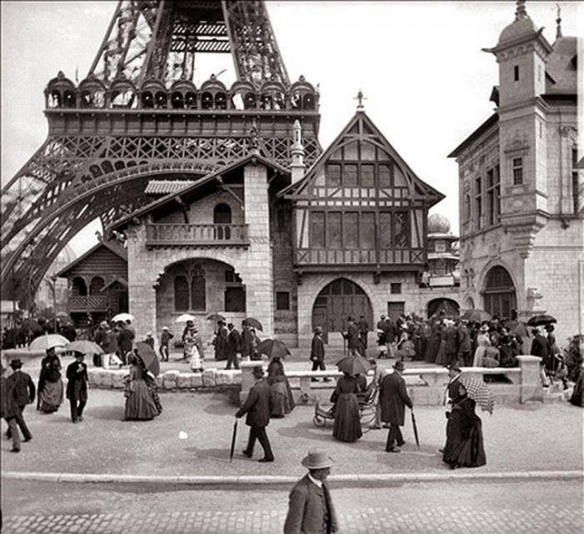 Эйфелева башня, 1889 год.