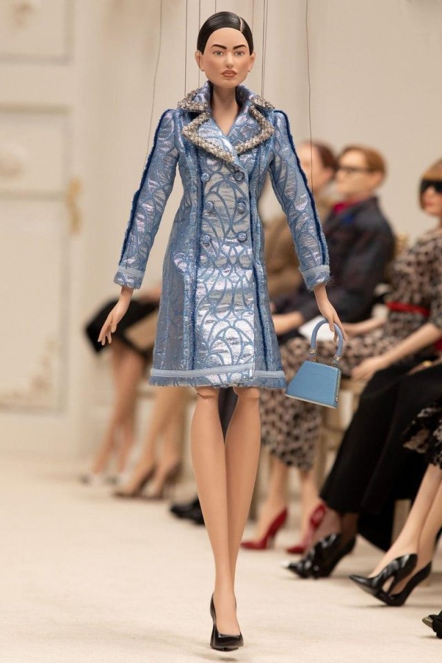 Показ модного дома Moschino в формате кукольного показа