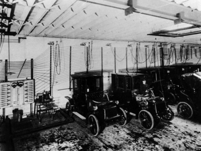 Электромобили на зарядке, 1909 год, США