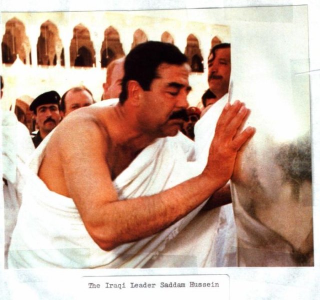 Саддам Хуссейн во время хаджа, август 1980, Мекка