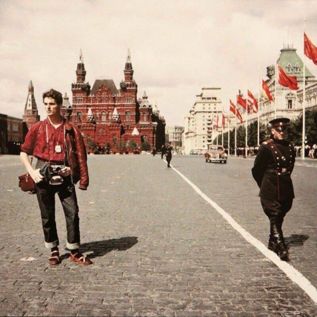 Швейцарский турист на Красной площади. 1957 год. Фестиваль молодежи и студентов.