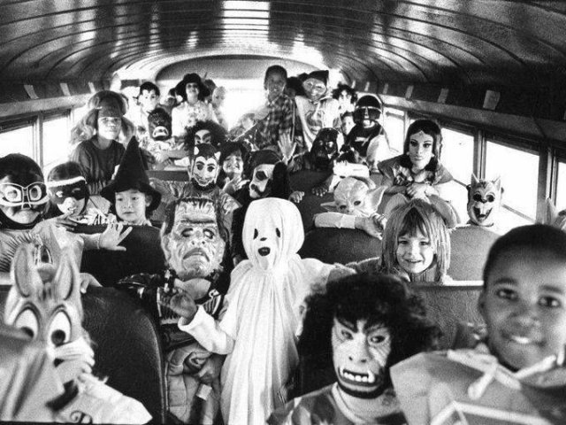 Школьный автобус на Хэллоуин, 1980-е.