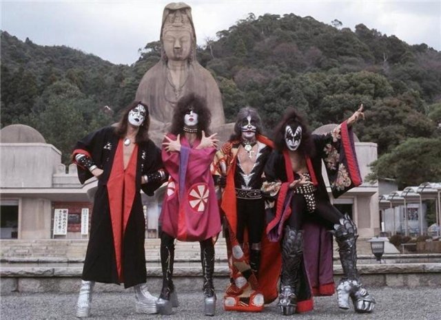 Группа Kiss, Япония, 1977 год