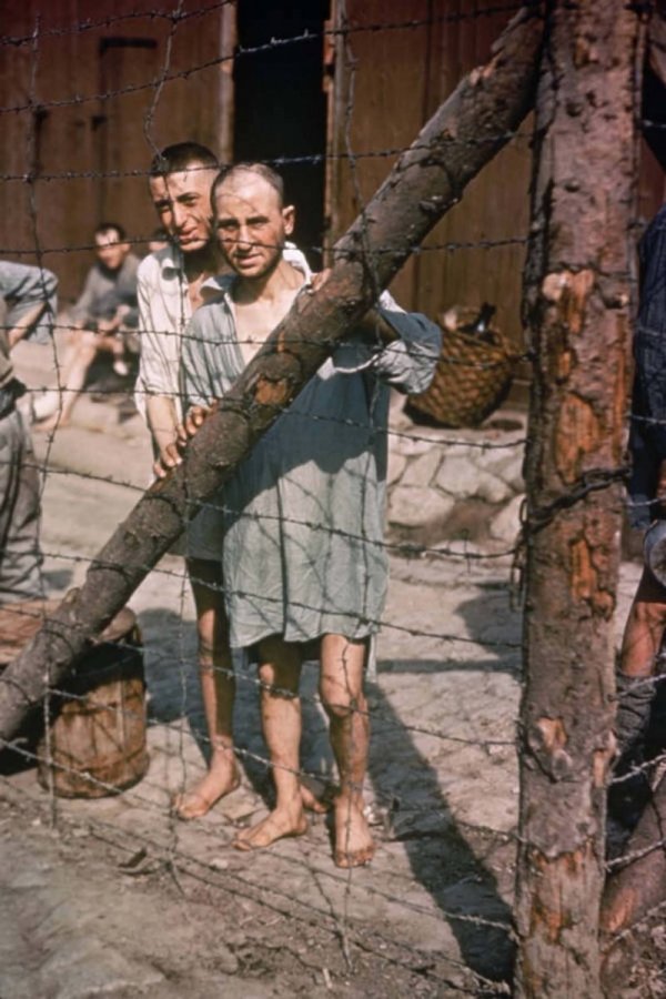 Узники концлагеря Бухенвальд. 1945 г.