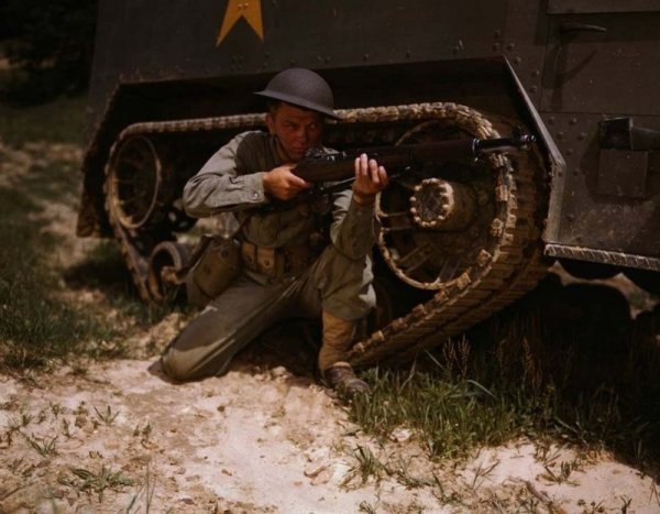 Солдат США на учениях в Форт-Ноксе. 1942 г.