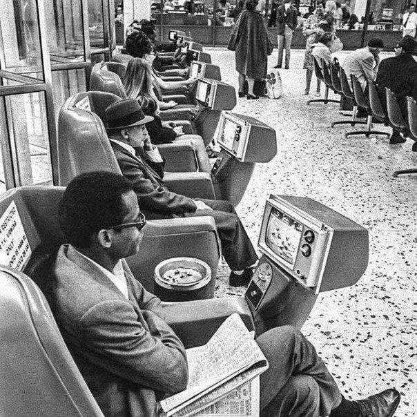 Зал ожидания на автобусной станции. Лос-Анджелес, 1969 год