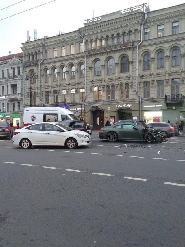 Люксовая авария в Петербурге с участием Porsche