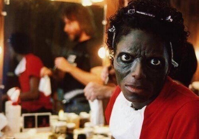 Майкла Джексона гримируют для съёмок в видеоклипе Триллер. США. 1982 г.