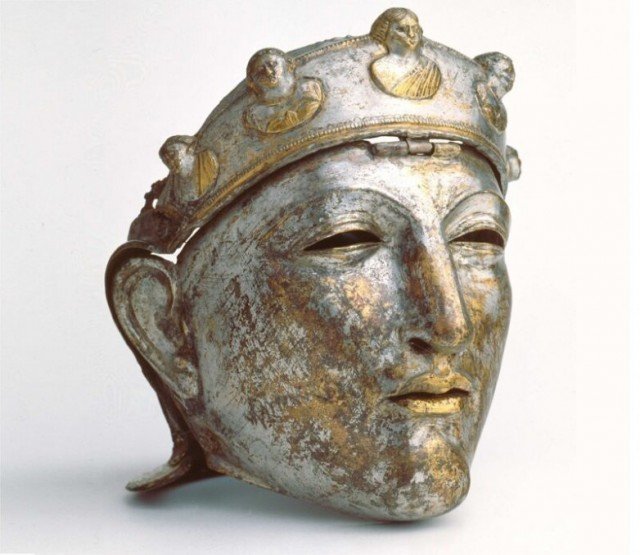 Шлем-маска для элитного отряда римской империи