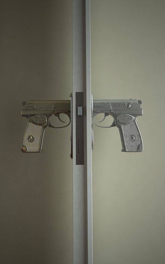 Дверная ручка-пистолет
