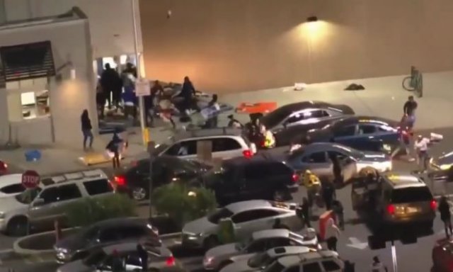 Активисты BLM устраивают погромы и грабят магазины после убийства Уолтера Уоллеса