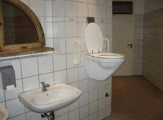 Странный туалет