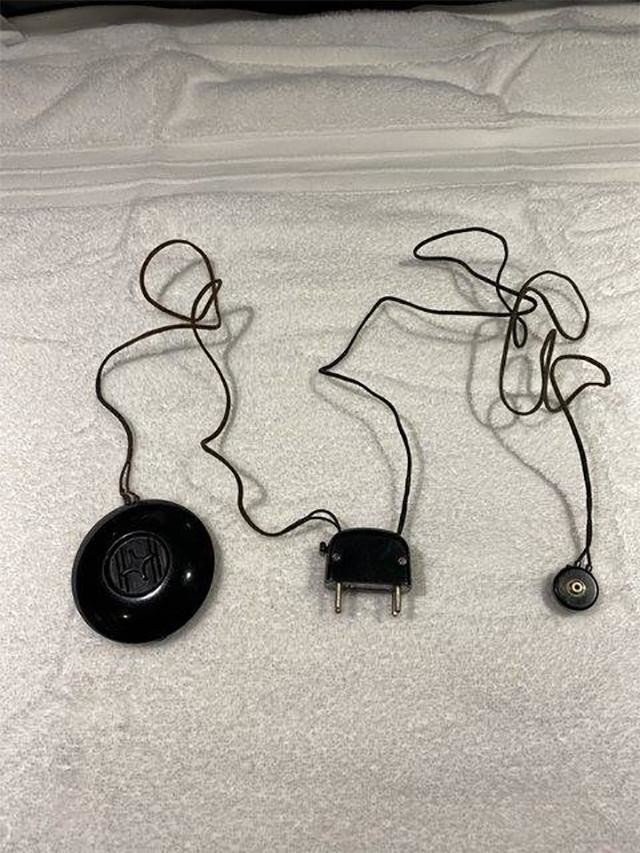 Старый слуховой аппарат