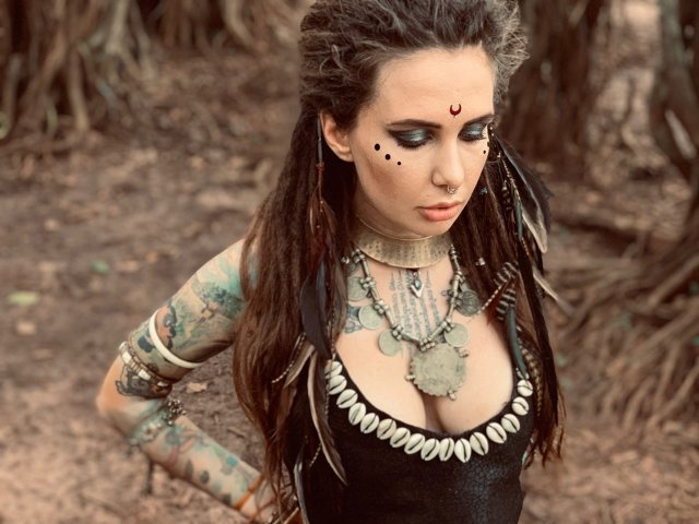 Instagram-модель Наташка Веретенникова (Natashka Veretennikova) в костюме майя