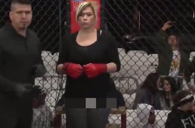 Домохозяйка решила выступить против опытного бойца MMA