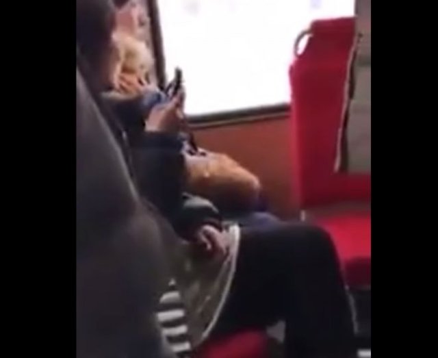 Молодая девушка устроила скандал в автобусе