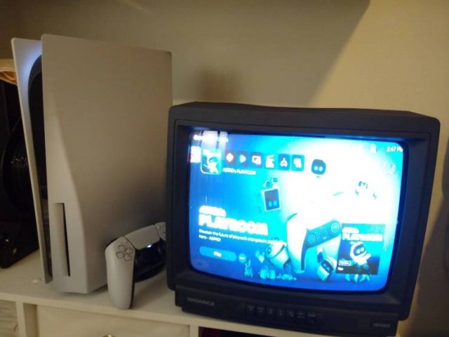 Новая PS5 и старый телевизор