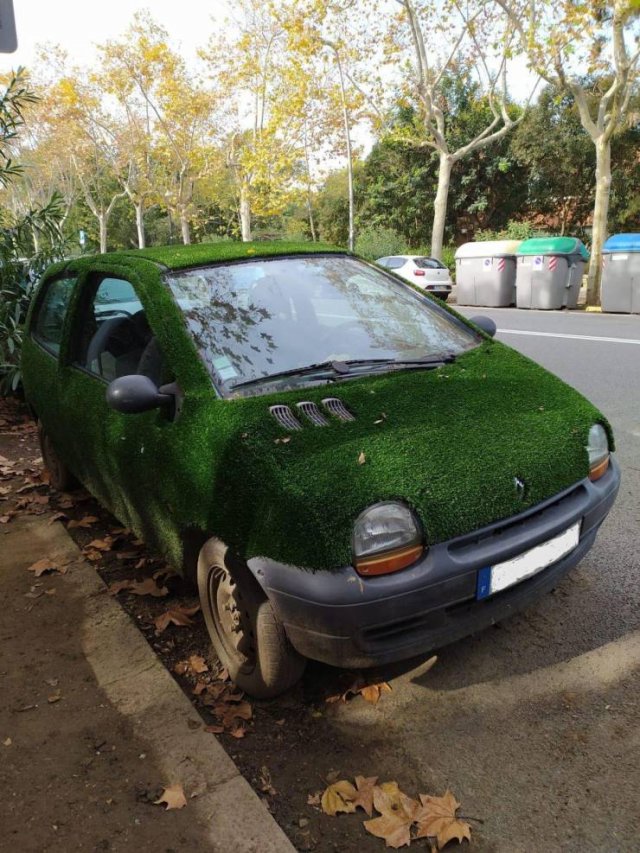 Зеленый автомобиль