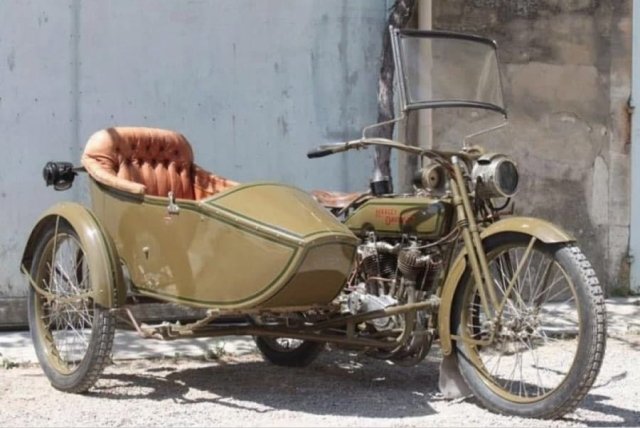 Мотоцикл Harley Davidson 1919 года.