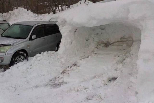 Не расчистил снег и уехал