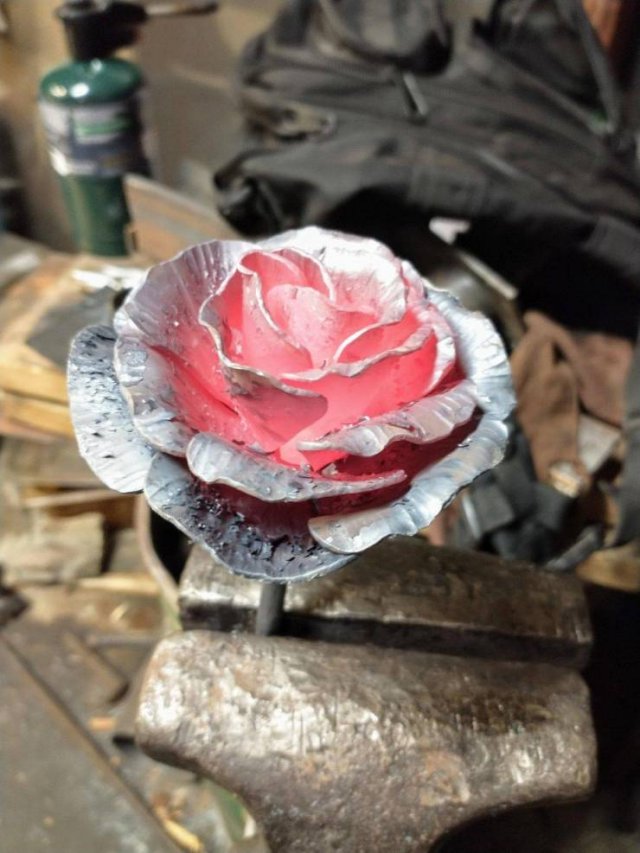 Роза из металла