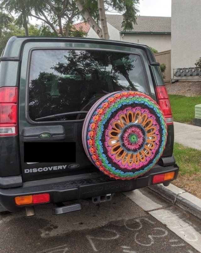 Вязанное украшение для авто