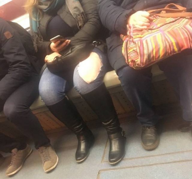 Порвались джинсы