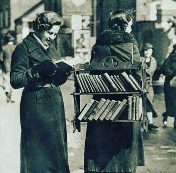 &quot;Ходячая библиотека&quot;. Лондон, 1930-е годы
