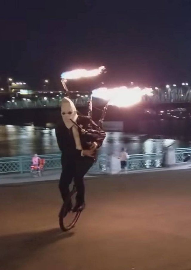 Игра на огненной волынке