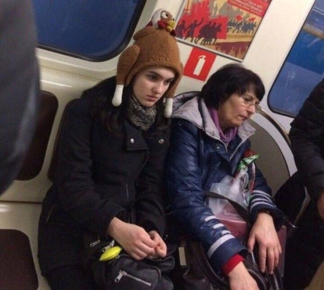 Шапка в виде курицы