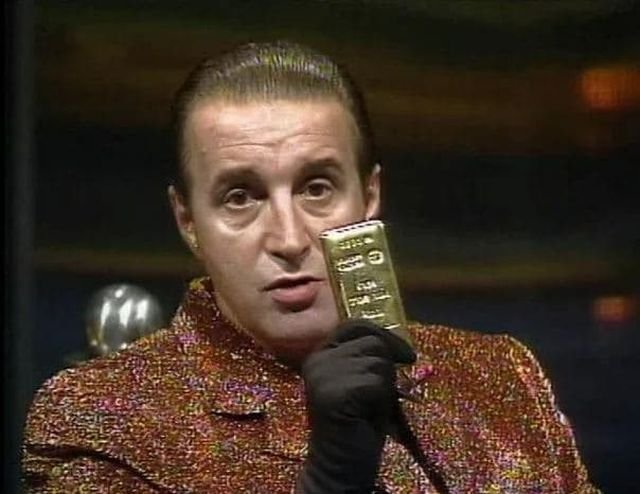 Ведущий шоу «Золотая лихорадка» Леонид Ярмольник  1997 год.