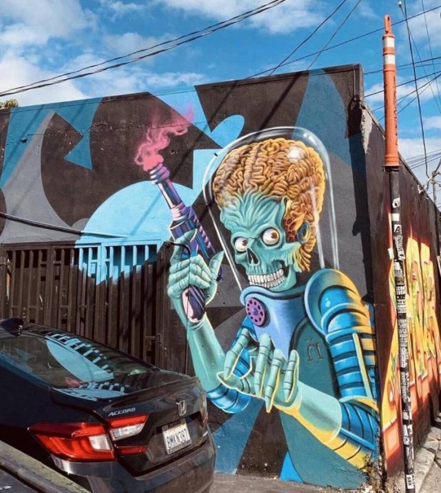 Креативный рисунок на стене пришелец