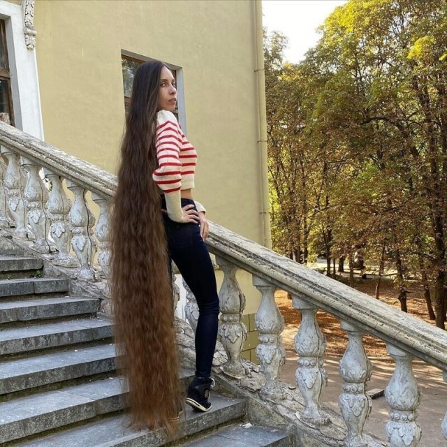 Алена Ануфриева: «Рапунцель» из Днепра с волосами до пят, работающая адвокатом