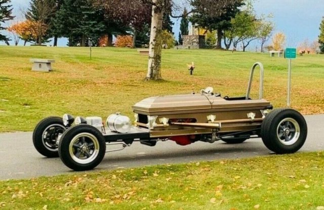 Гроб на колесиках: мужчина с Аляски построил необычное транспортное средство