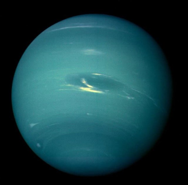 Фотография планеты Нептун с космического аппарата «Вояджер-2», лето 1989 года.