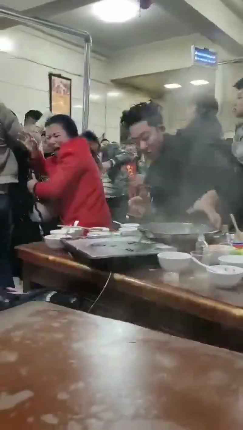 Зашел в ресторанчик покушать...