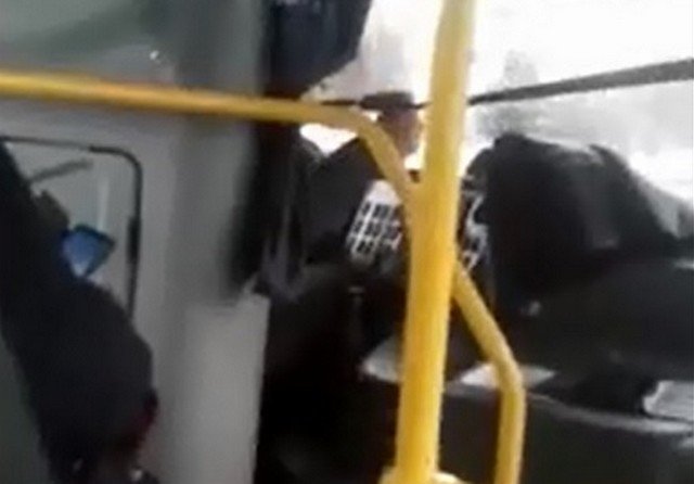 Необычный рычаг переключения передач в салоне автобуса &quot;Правдинск-Калининград&quot;