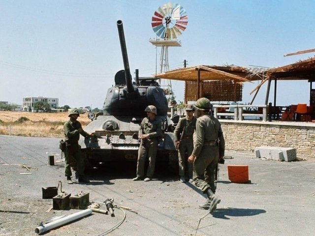 Греческий Т-34 на Кипре. Турецкое вторжение, июль 1974 года. Греческий Т-34 на Кипре. Турецкое вторжение, июль 1974 года.