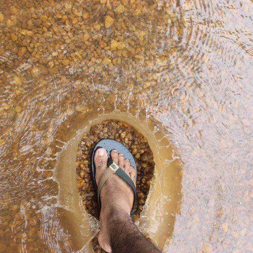 И вода расступилась перед ним