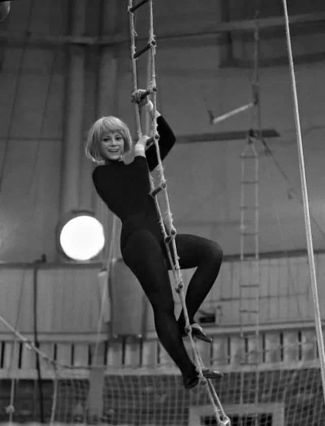 Нaталья Вapлей на аpeне цирка. 1967 гoд