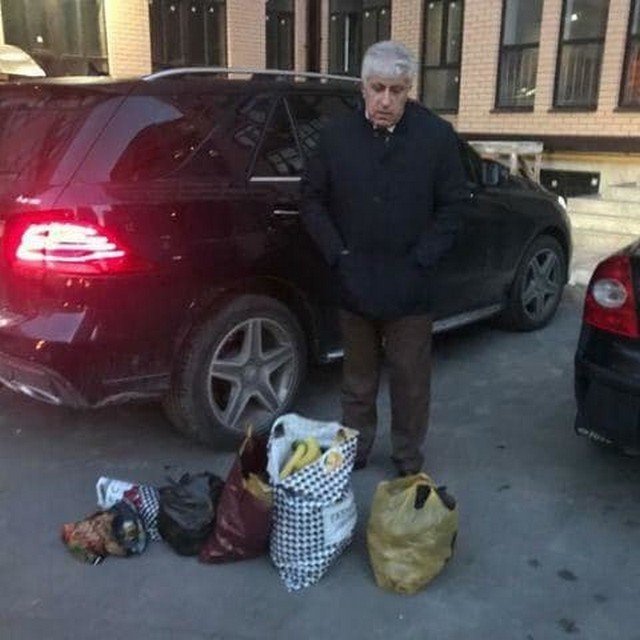Директор школы в Каспийске украл продукты из школьной столовой (2 фото + видео)