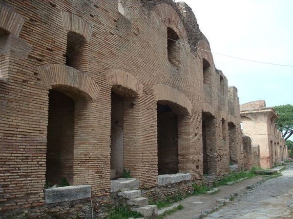 Многоквартирные дома для низшего и среднего классов римлян, постройка начала II века н. э.