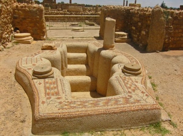Купель для крещения в Тунисе VI века