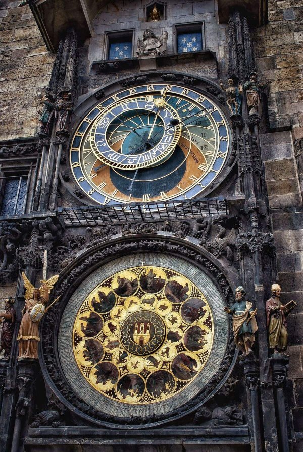 Пражские куранты (1410 год) — самые старые действующие астрономические часы в мире