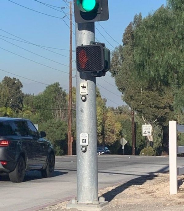 Светофоры на перекрестках в Палос-Вердесе, штат Калифорния