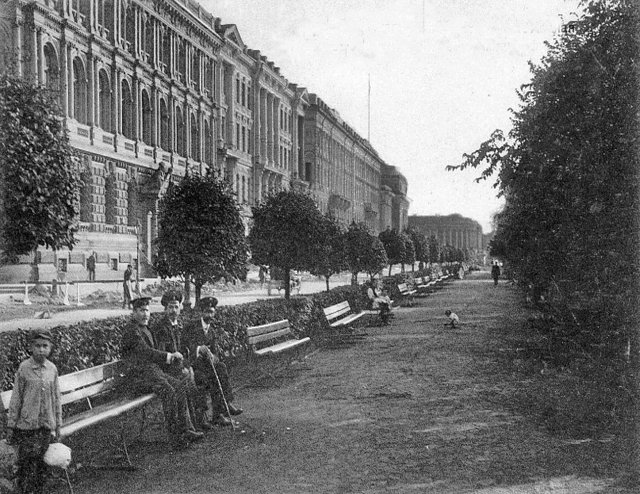 Люди на улицах Петербурга в начале ХХ века. Часть вторая