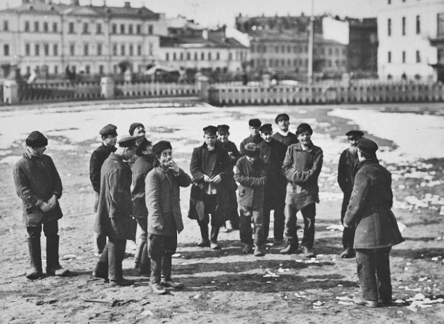 Люди на улицах Петербурга в начале ХХ века. Часть вторая