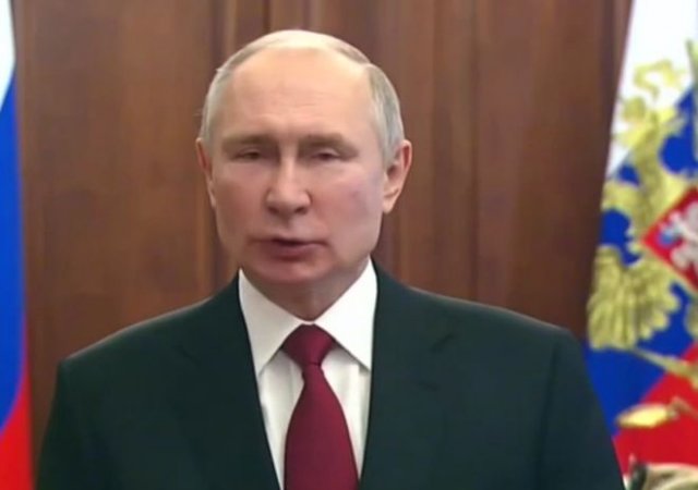 Владимир Путин поздравил россиян с Днем защитника Отечества