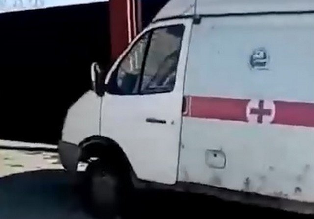 Жители станицы Ирклиевской в Краснодарском крае обсуждают &quot;дырявую&quot; машину скорой помощи