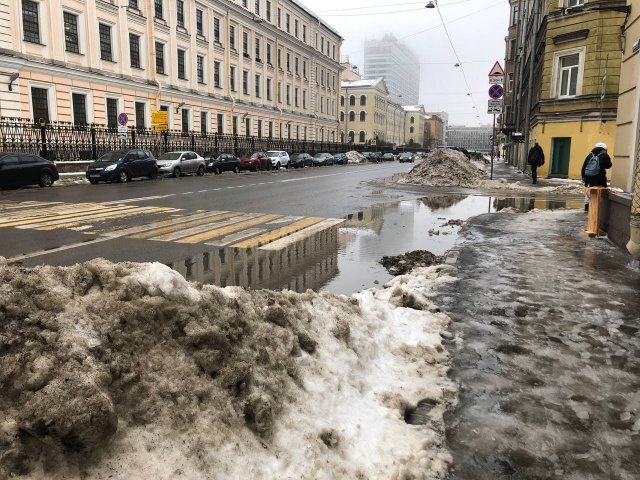 После трехдневного снегопада в Петербурге наступил потоп